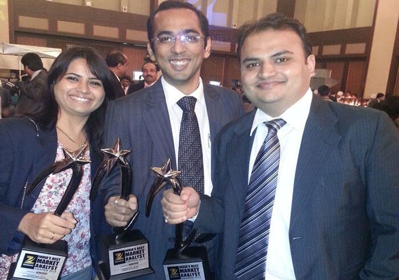 IIFL विश्लेषकांनी ZEE बिझनेस इंडियाज बेस्ट मार्केट अॅनालिस्ट अवॉर्ड्स 2013 जिंकले